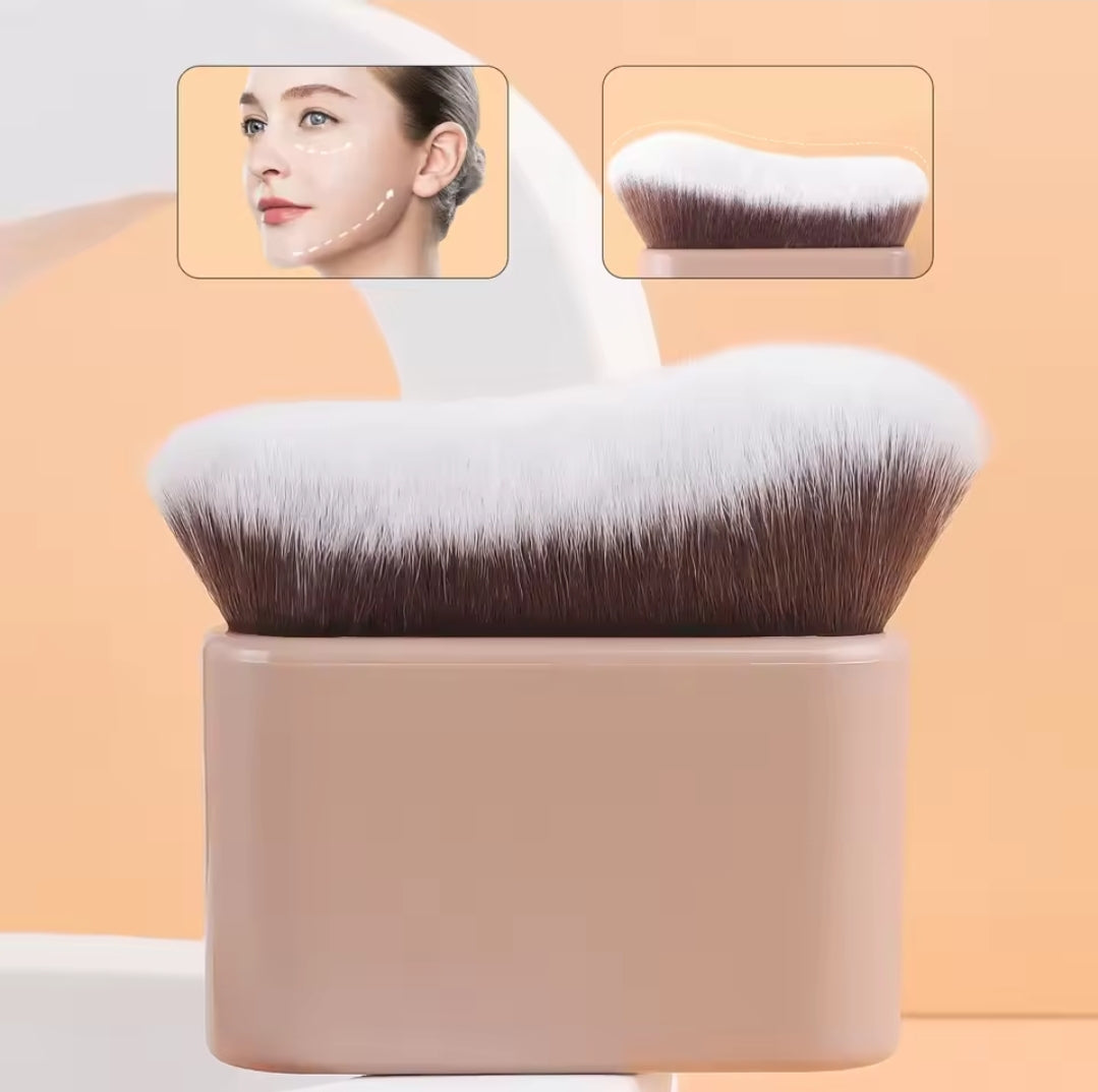 Sleek Radiance Beauty Brush
