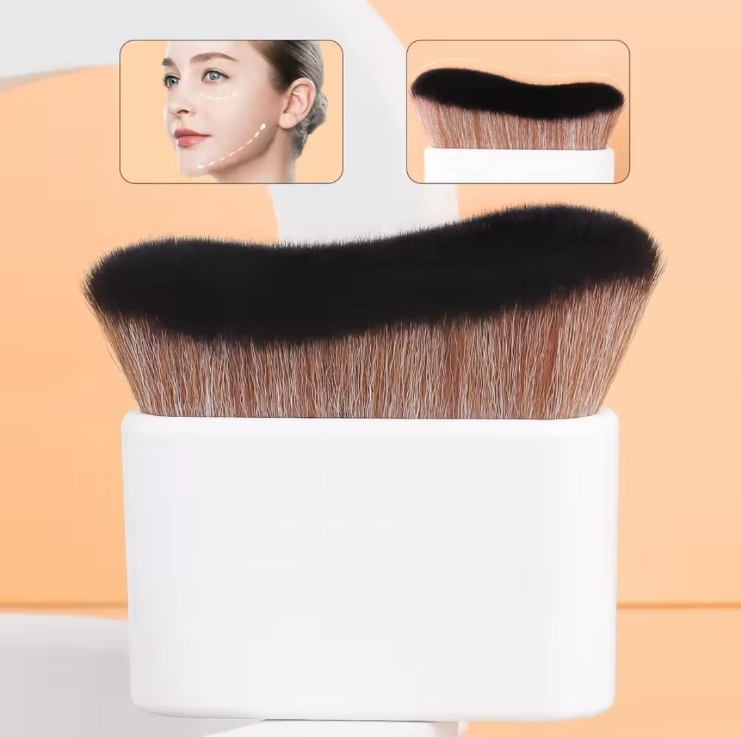 Sleek Radiance Beauty Brush