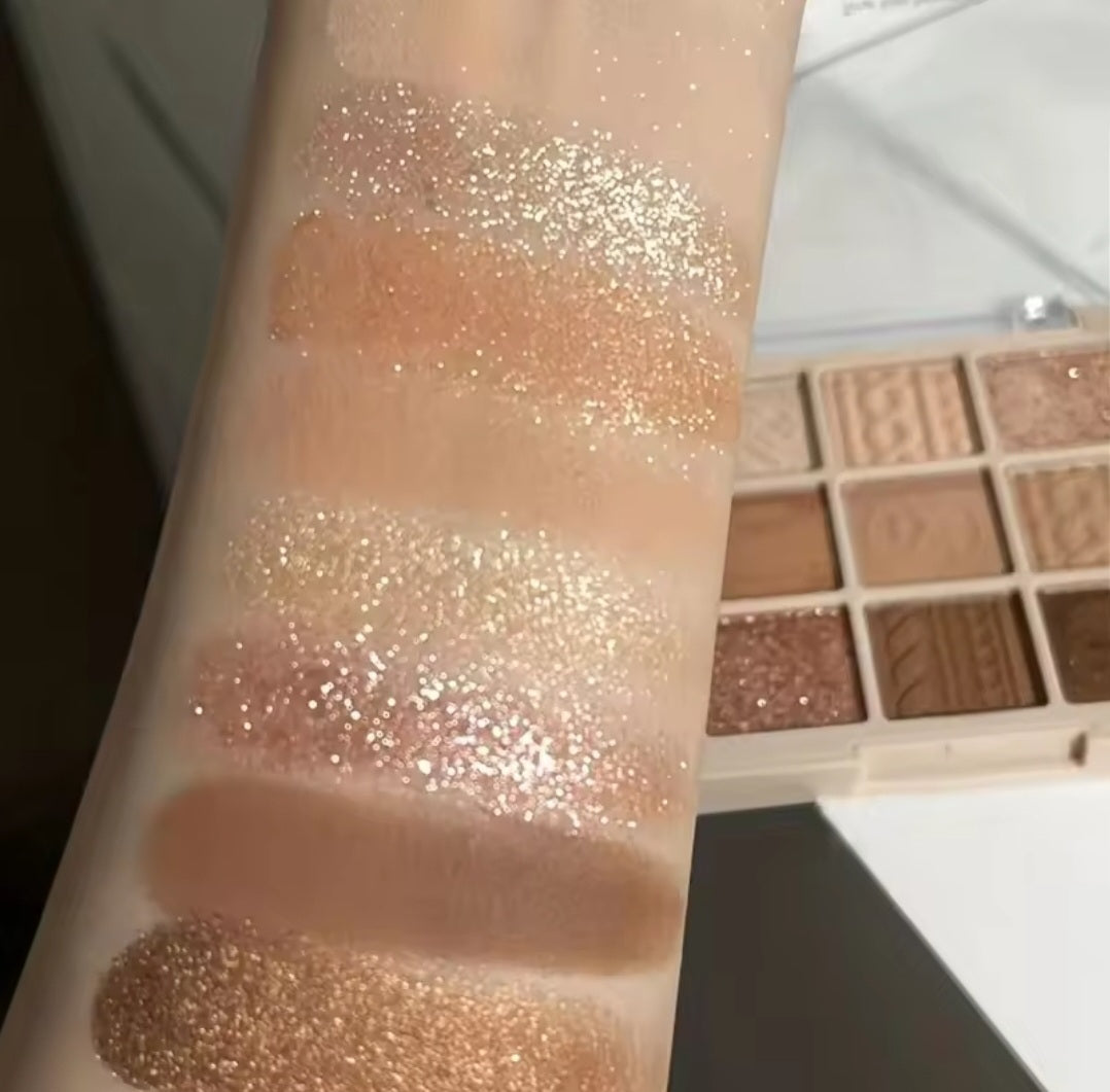 Dikalu Blooming Eyeshadow Palette